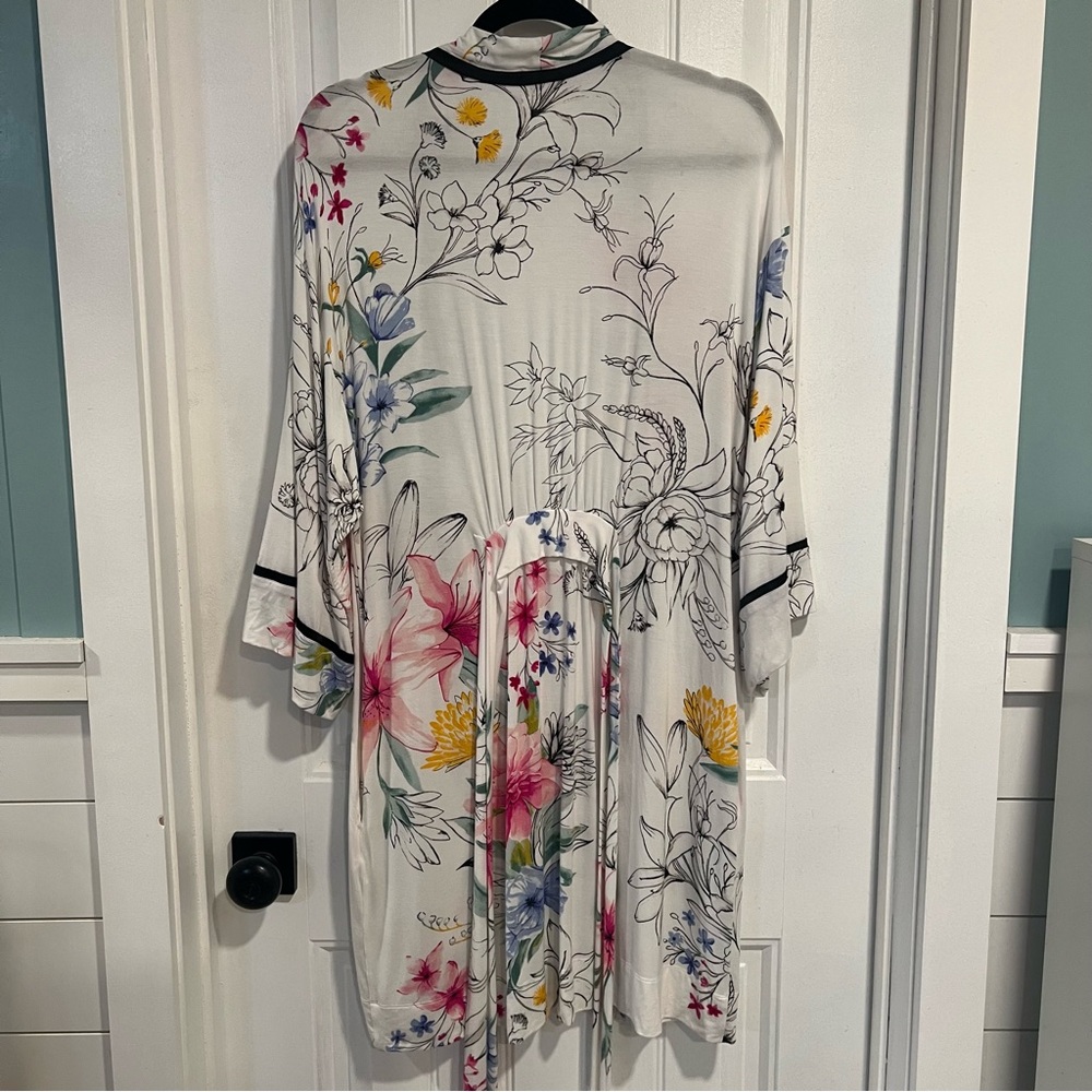 Soma Floral Print Women's Robe and V Neck Nightgown Set.‎ XS Gown, S/M Robe. - Picture 8 of 16